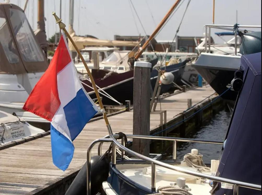 Marina VILLA nabij water met prive sauna.