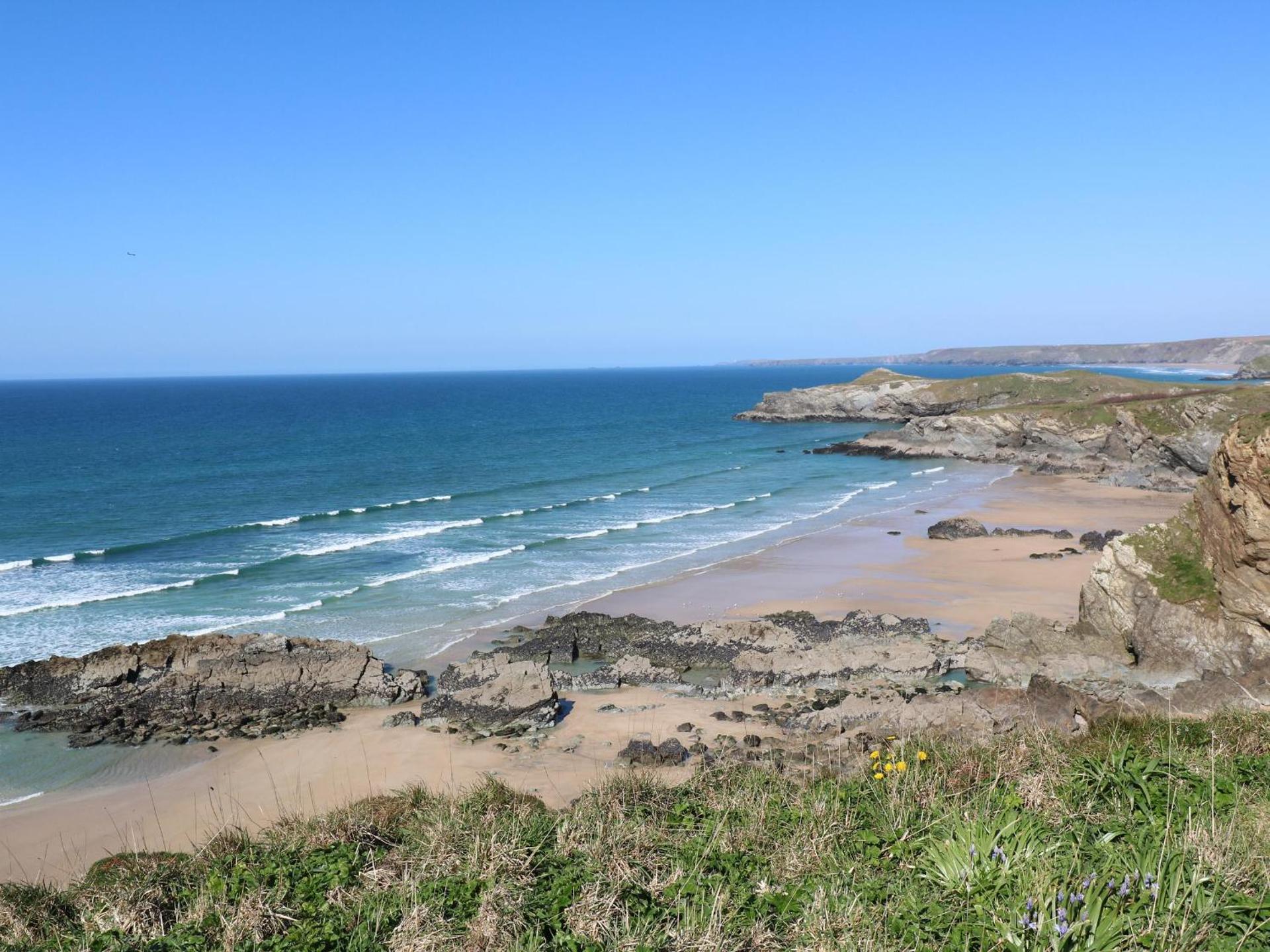 Newquay, Beach Charm and Town Vibes with Parking