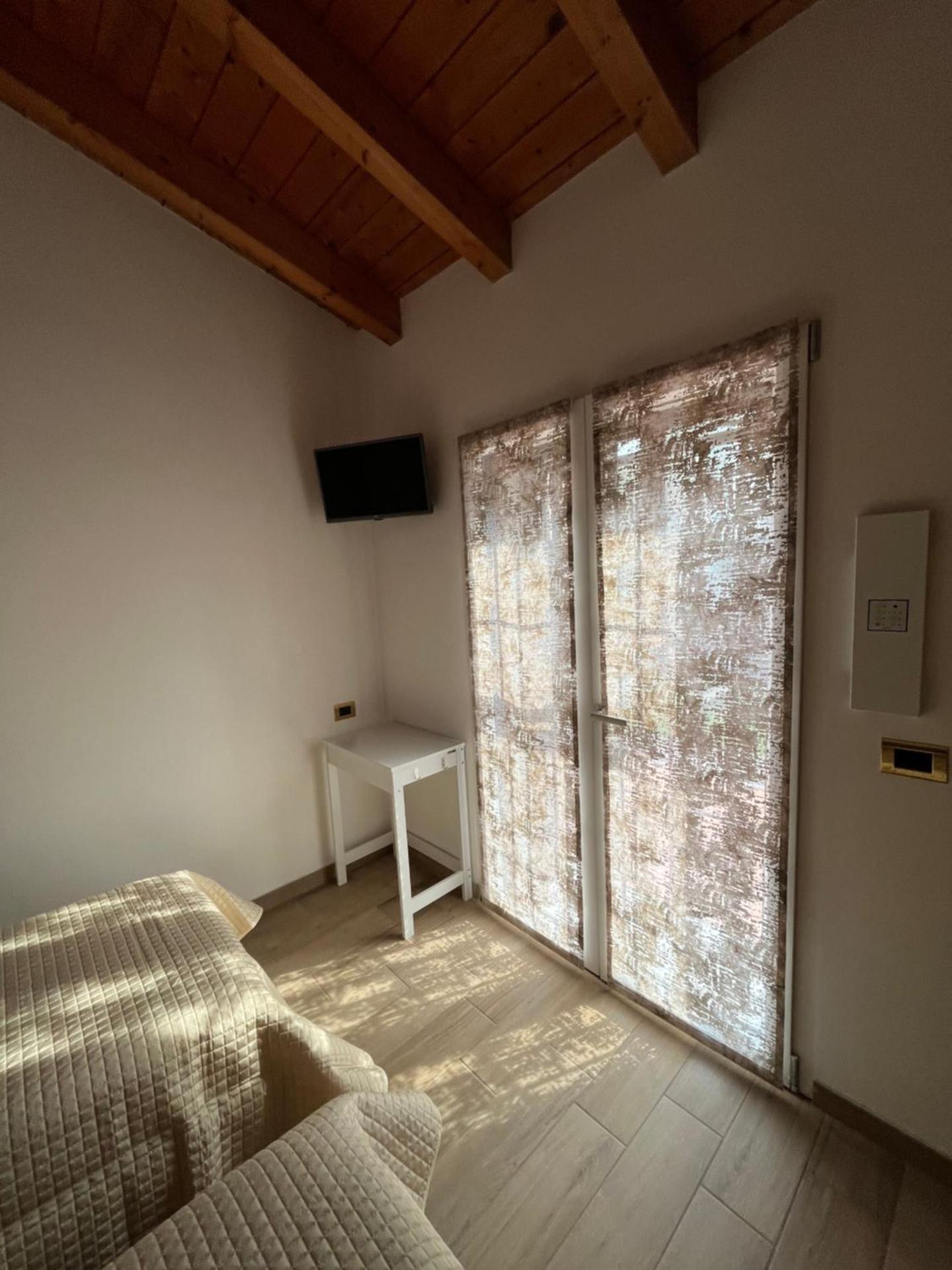 B&B LA VILLA Rozzano - HUMANITAS - FORUM ASSAGO - MILANO FIORI - IEO MILAN CORTINA 2026 OLIMPICS - MILAN DESIGN WEEK 2026