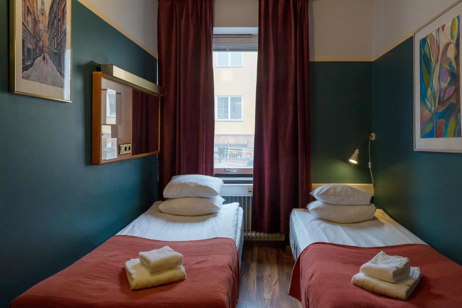 Standard Twin Room with Shared Bathroom