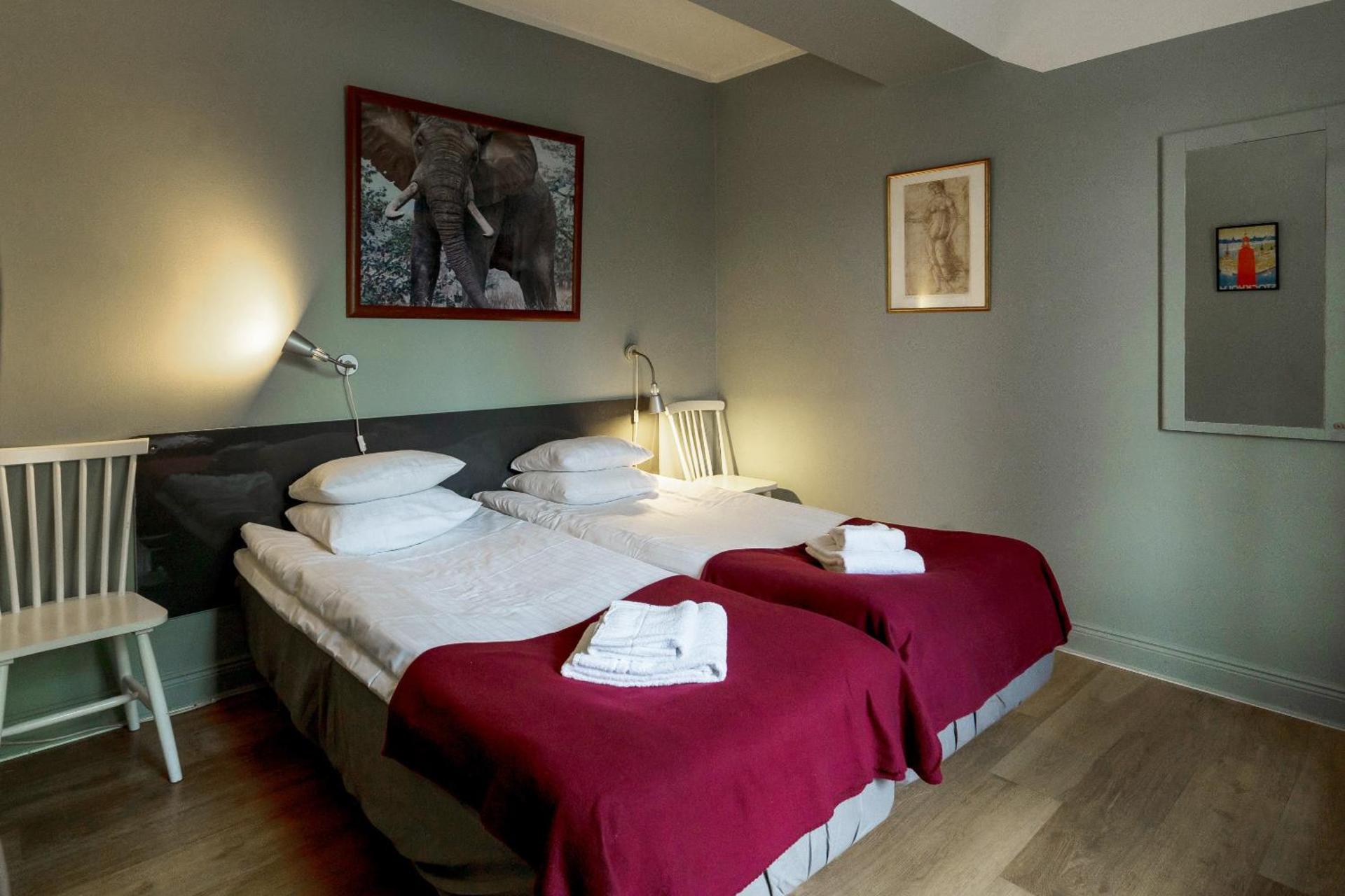 Economy Twin Room with Shared Bathroom (Annex)