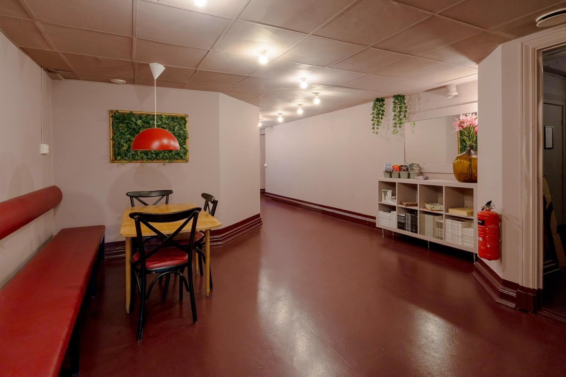 Basic Triple Room with Shared Bathroom (Annex)