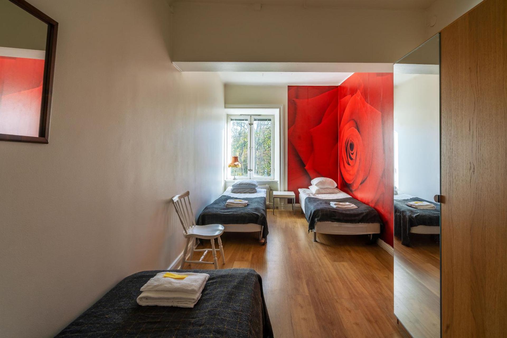 Basic Triple Room with Shared Bathroom (Annex)