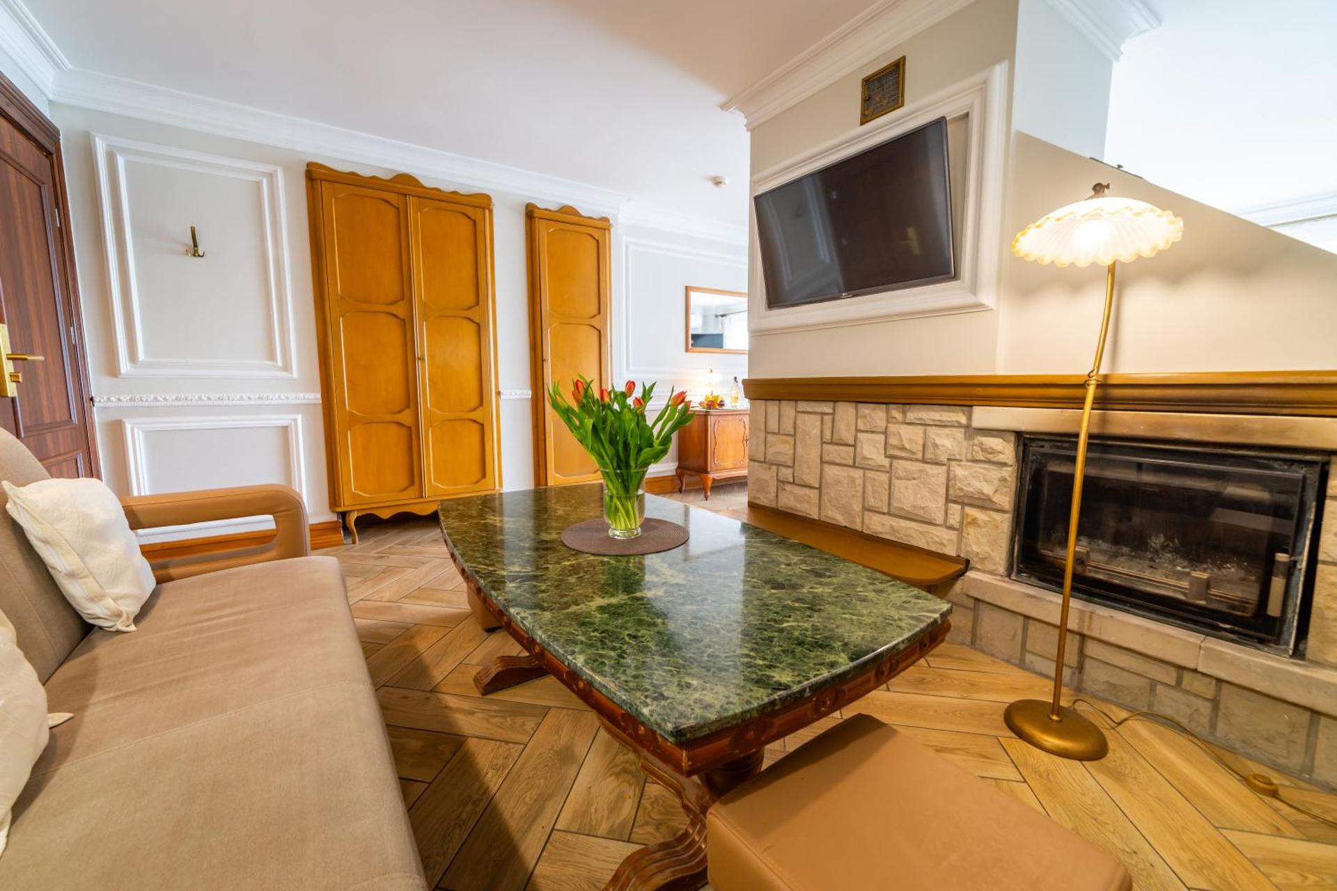 Communal lounge/ TV room