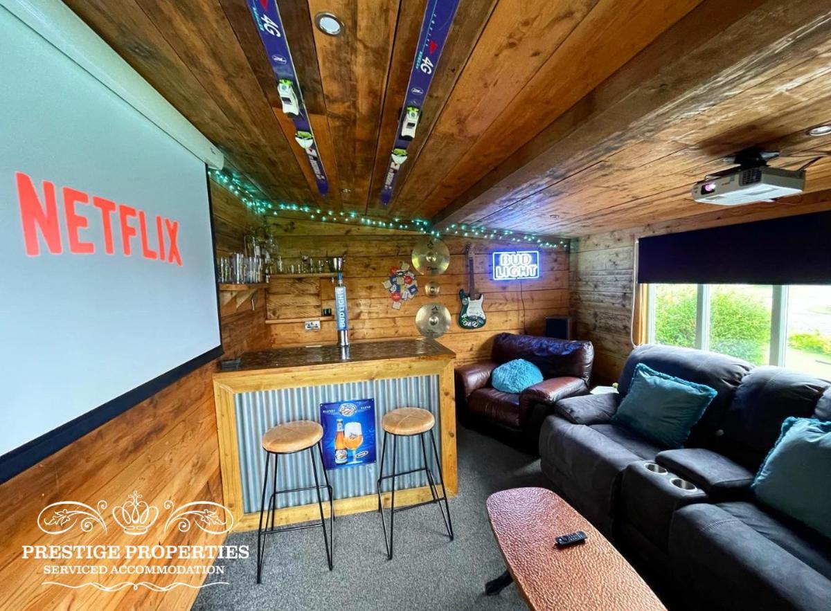 Communal lounge/ TV room