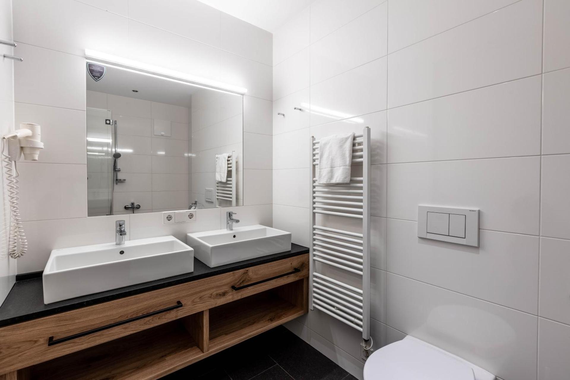 Bellevue Residences - Luxurious Lakeside Apartments