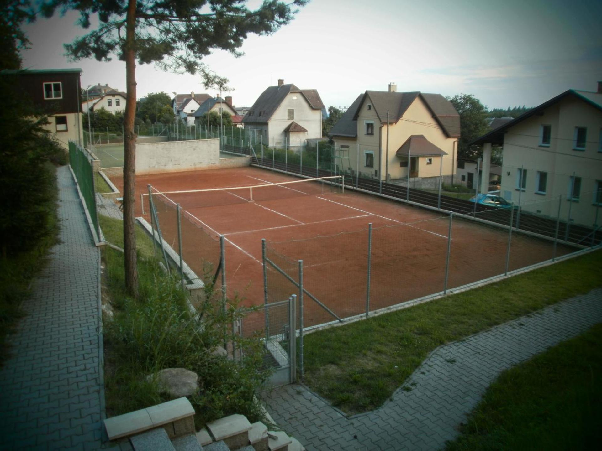 Tennis court