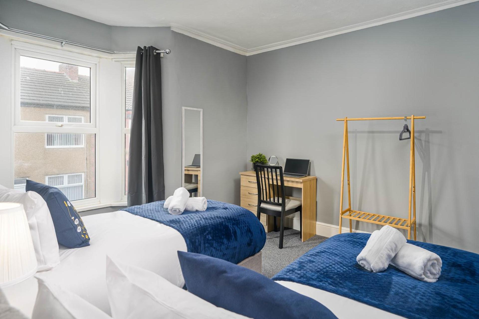 Willow House - 2-Bedroom House In Merseyside!