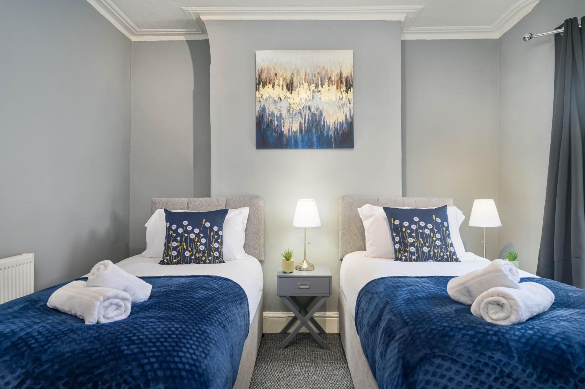 Willow House - 2-Bedroom House In Merseyside!