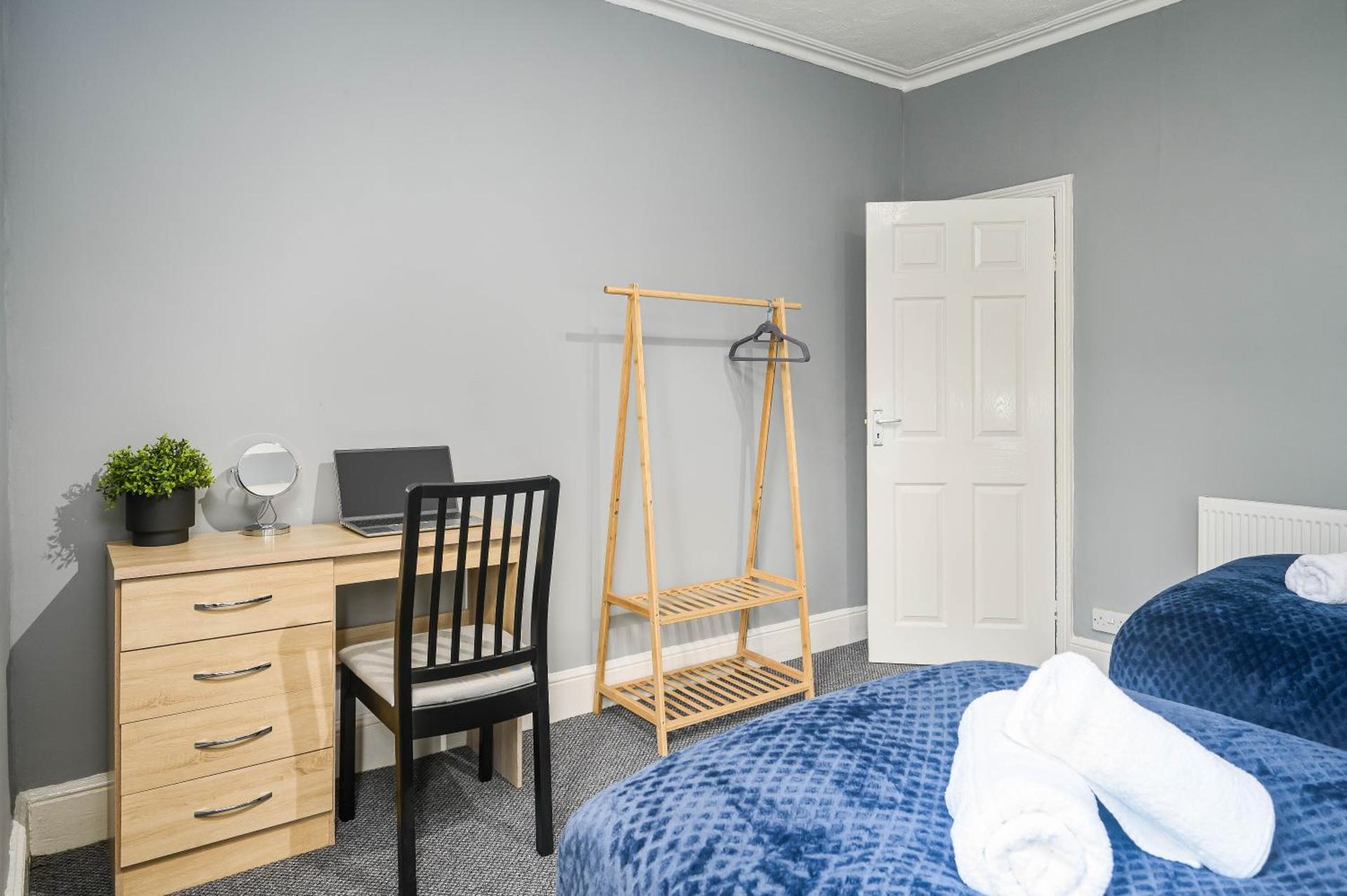 Willow House - 2-Bedroom House In Merseyside!