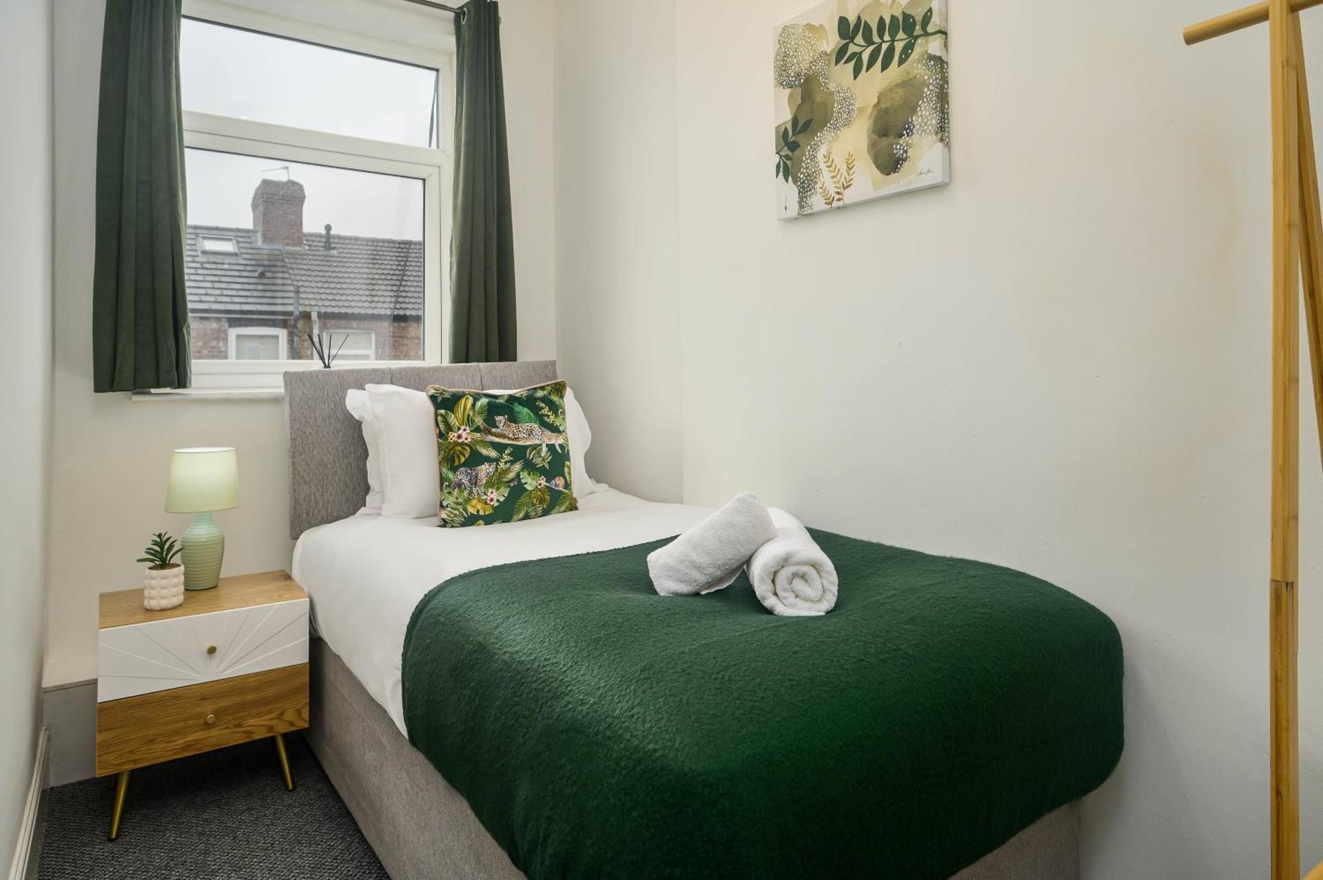 Willow House - 2-Bedroom House In Merseyside!