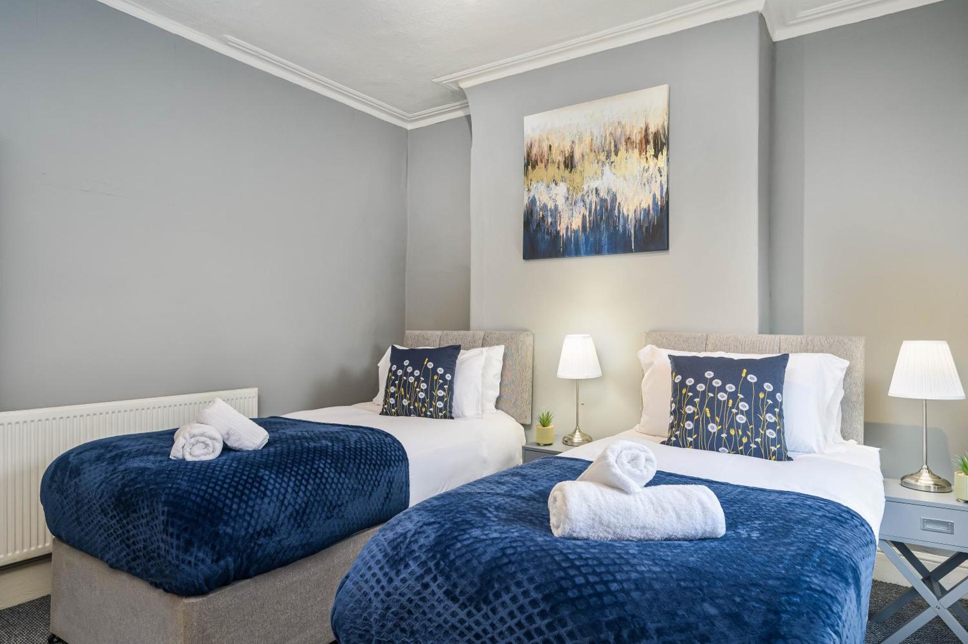 Willow House - 2-Bedroom House In Merseyside!