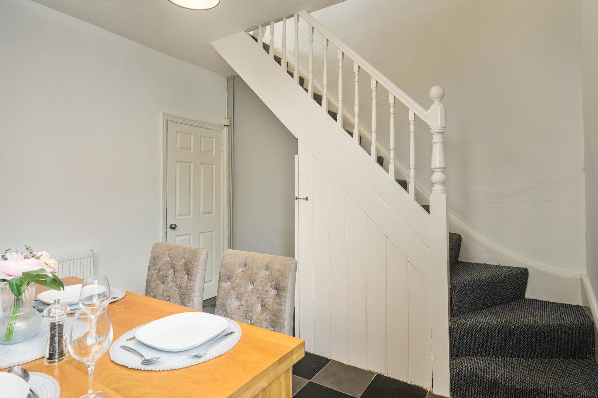 Willow House - 2-Bedroom House In Merseyside!