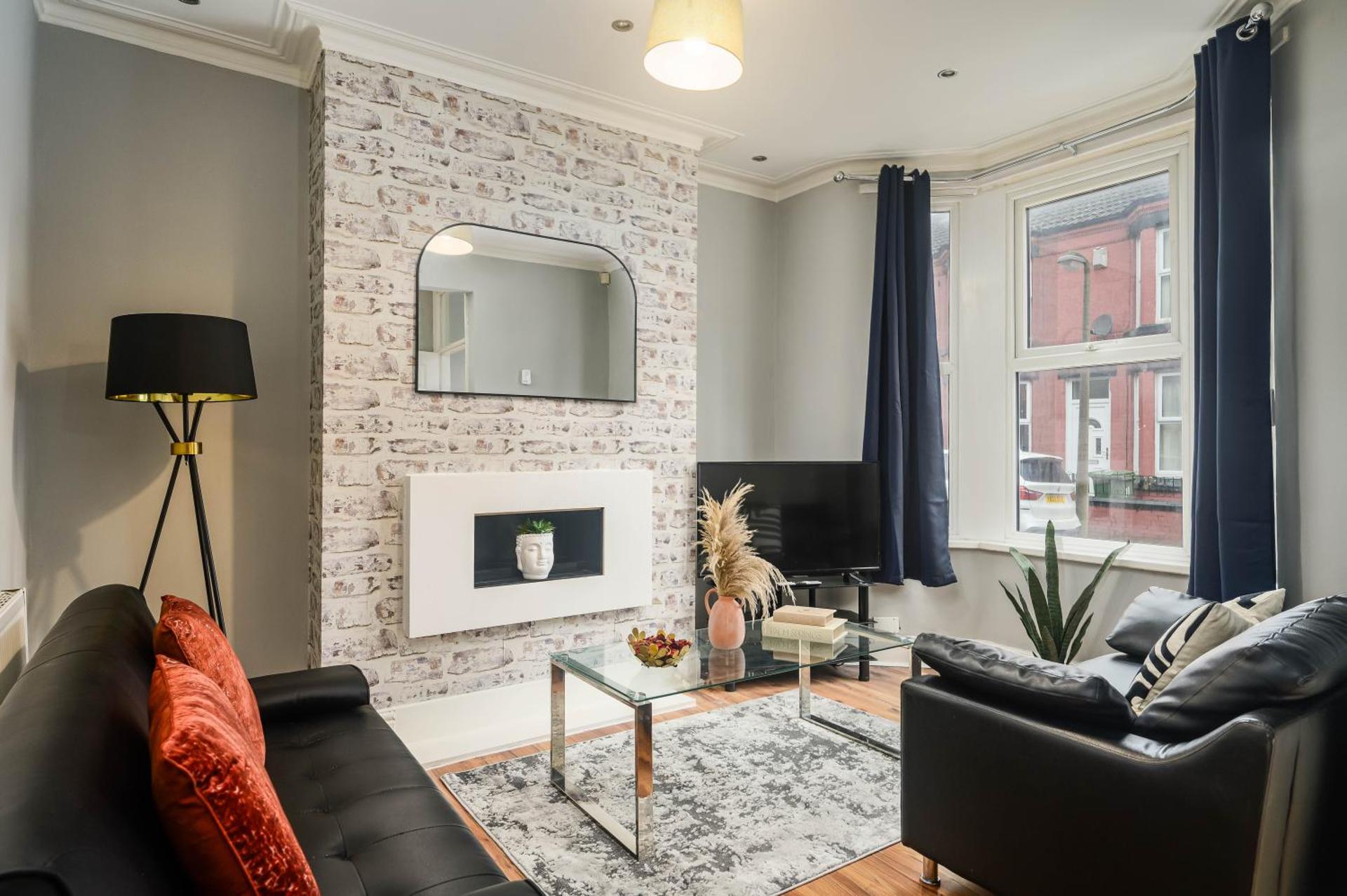 Willow House - 2-Bedroom House In Merseyside!