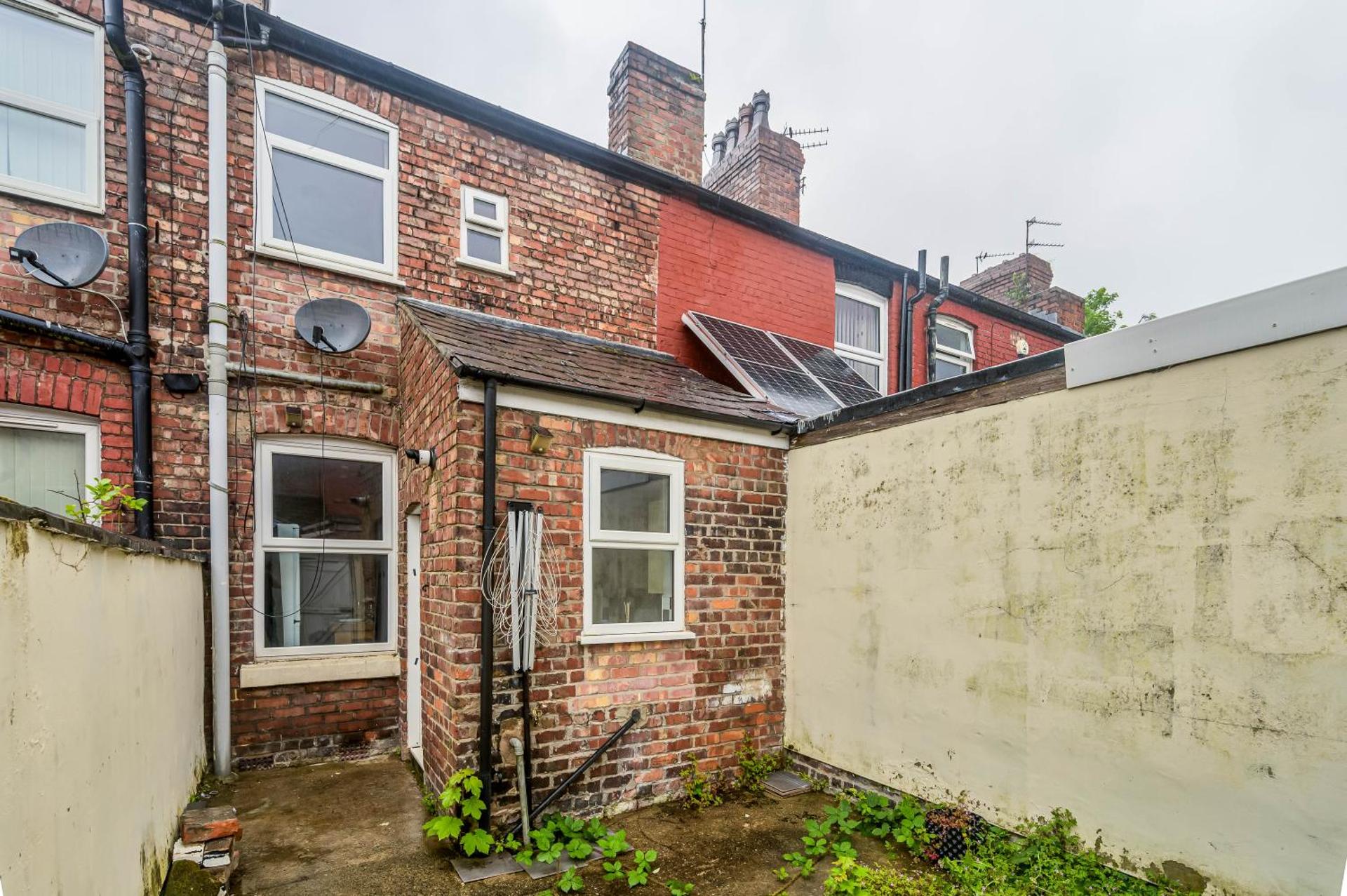 Willow House - 2-Bedroom House In Merseyside!