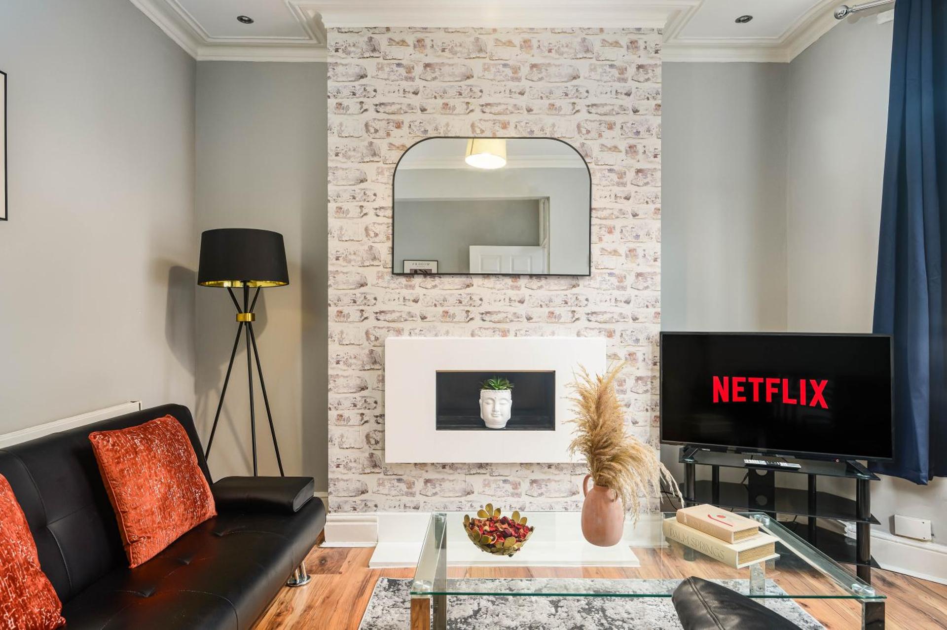 Communal lounge/ TV room