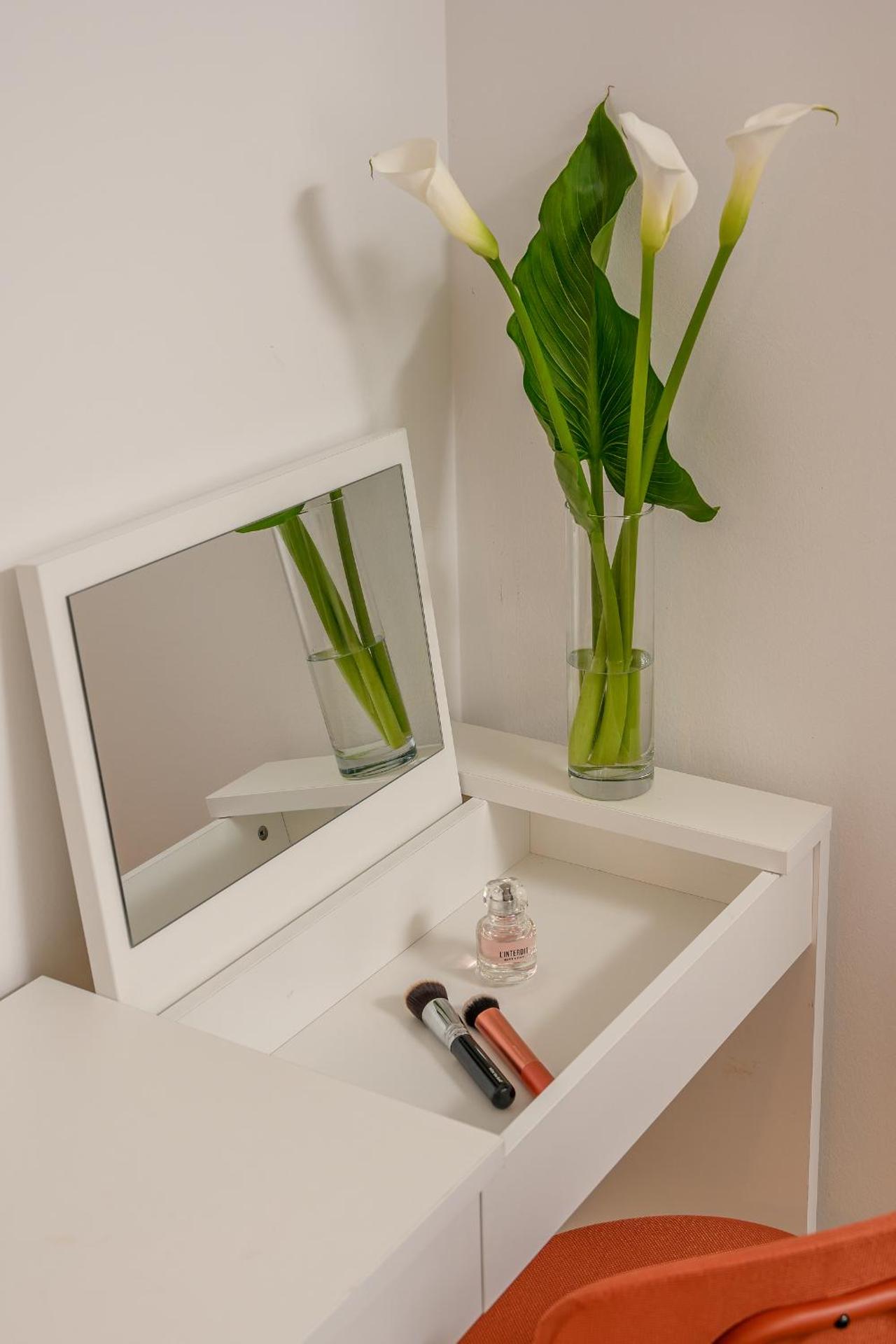 Yellow house with private parking