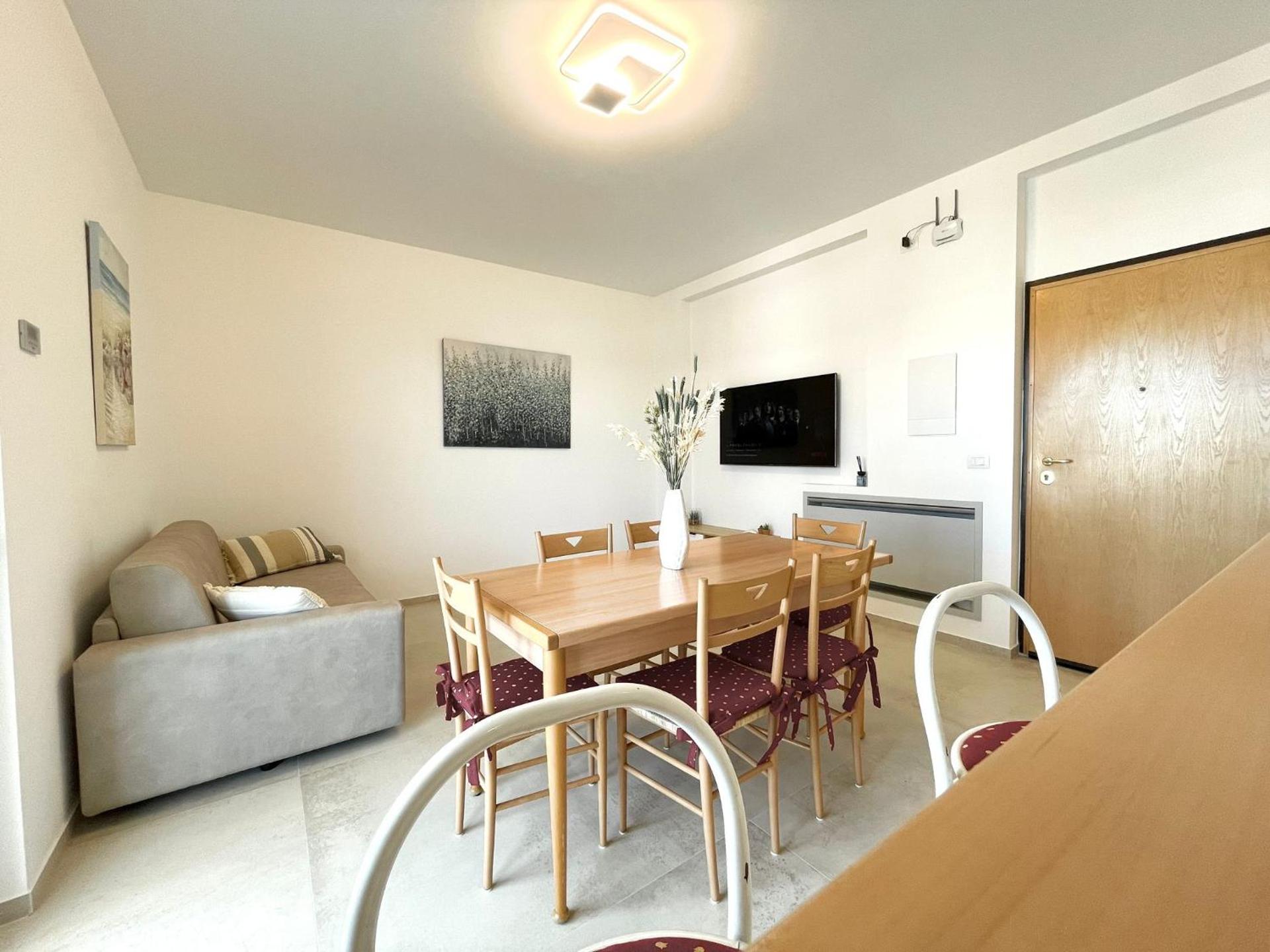 Communal lounge/ TV room