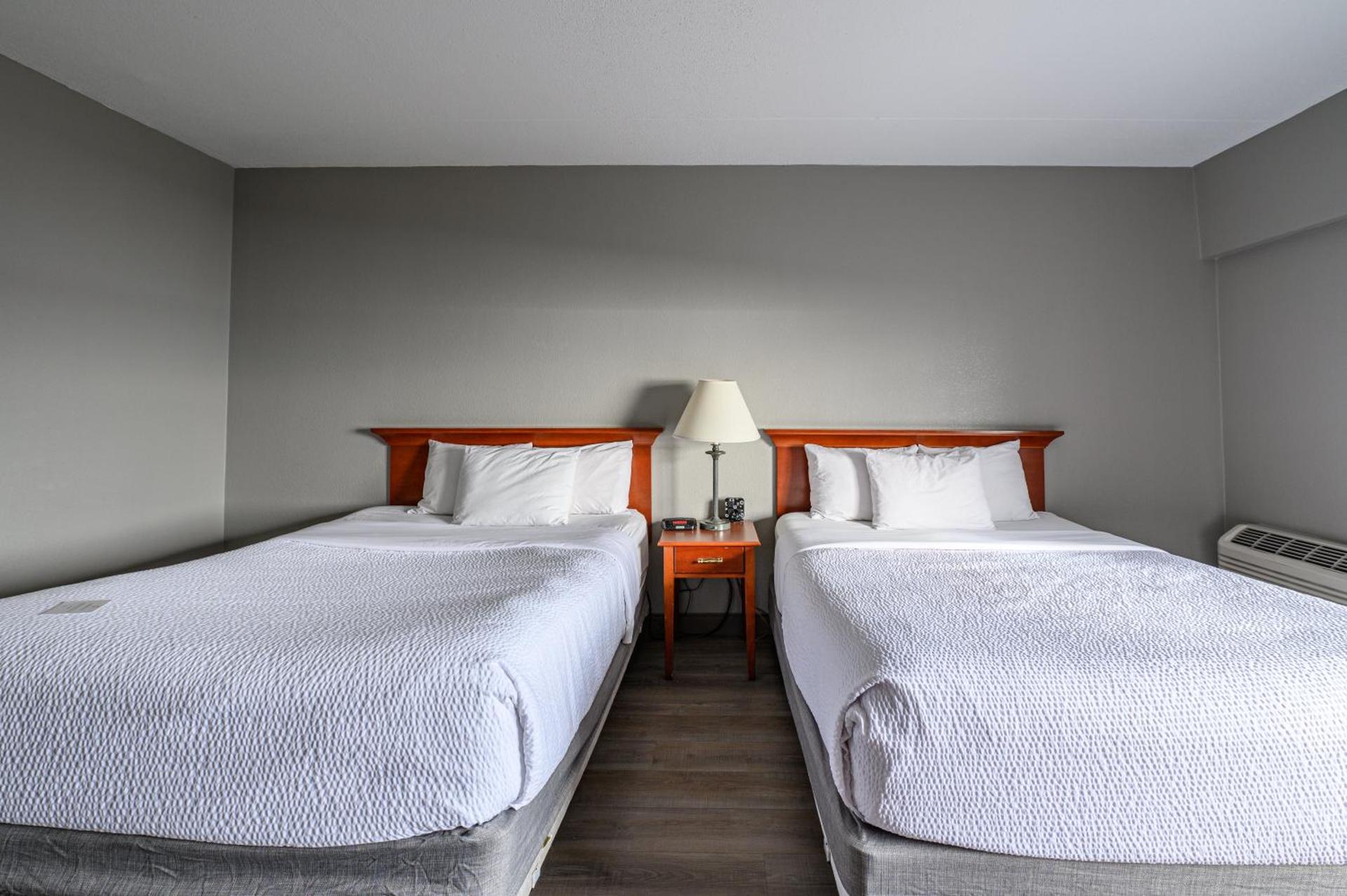 Deluxe Suite with Two Queen Beds - Non-Smoking