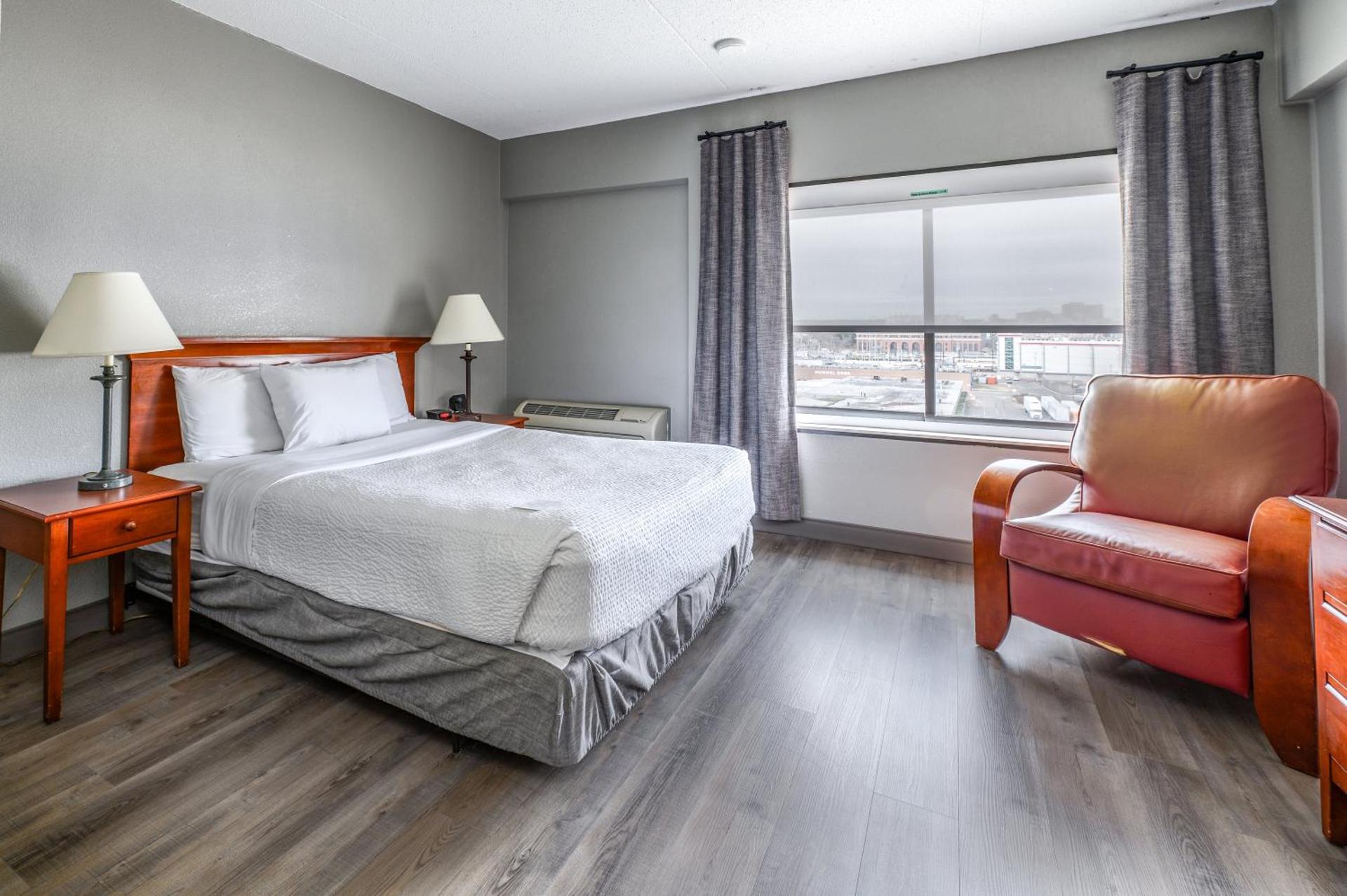 Queen Room with Limited View - Non-Smoking