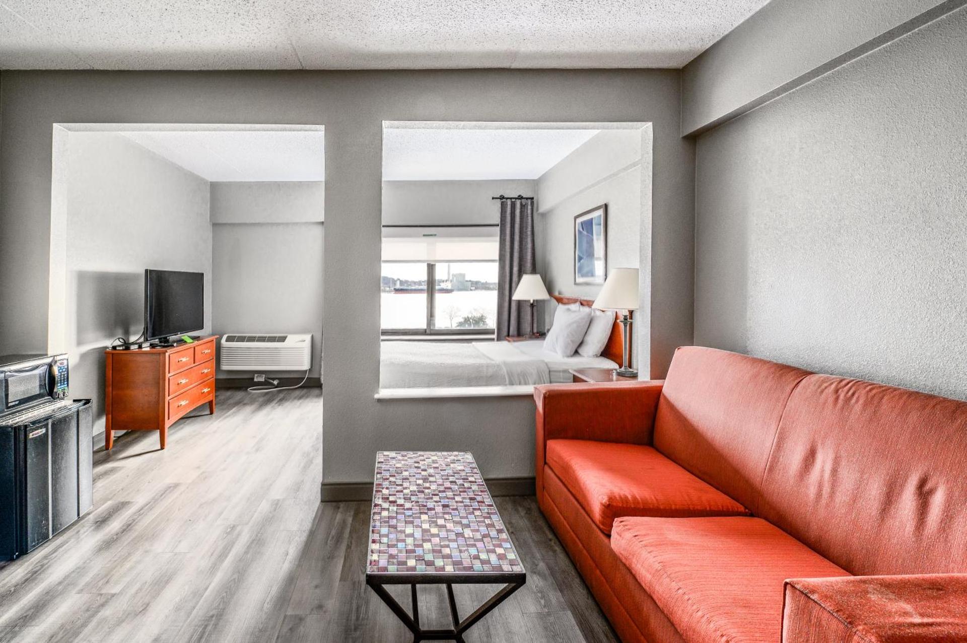 Deluxe Queen Room - Non-Smoking