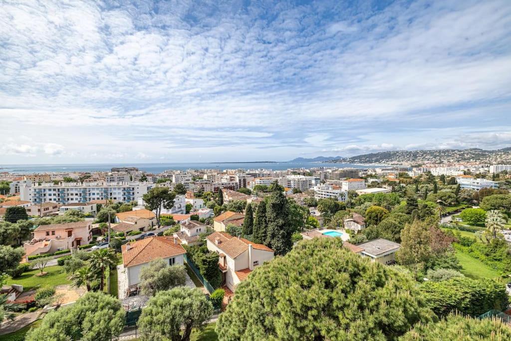 Elegant 2 Bed Apt with Pool in Juan Les Pins