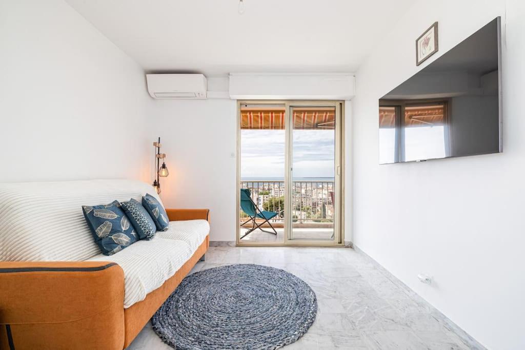 Elegant 2 Bed Apt with Pool in Juan Les Pins