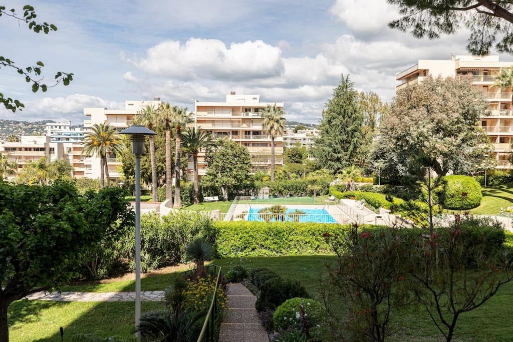 Elegant 2 Bed Apt with Pool in Juan Les Pins