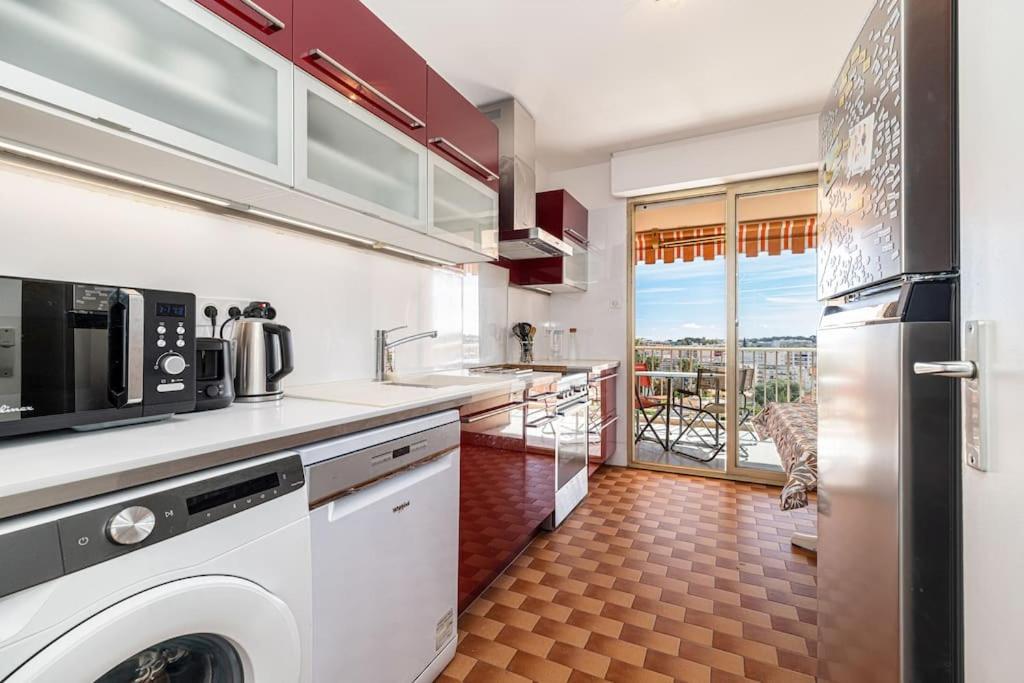 Elegant 2 Bed Apt with Pool in Juan Les Pins