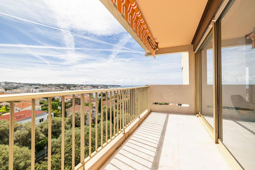 Elegant 2 Bed Apt with Pool in Juan Les Pins