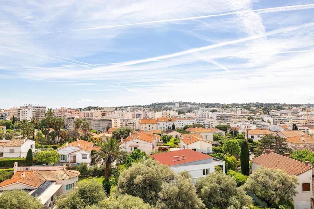 Elegant 2 Bed Apt with Pool in Juan Les Pins