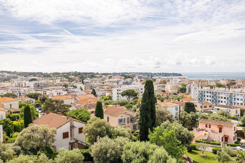 Elegant 2 Bed Apt with Pool in Juan Les Pins