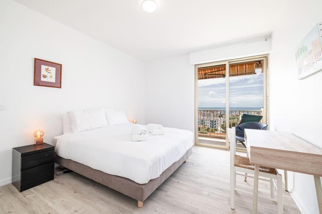 Elegant 2 Bed Apt with Pool in Juan Les Pins