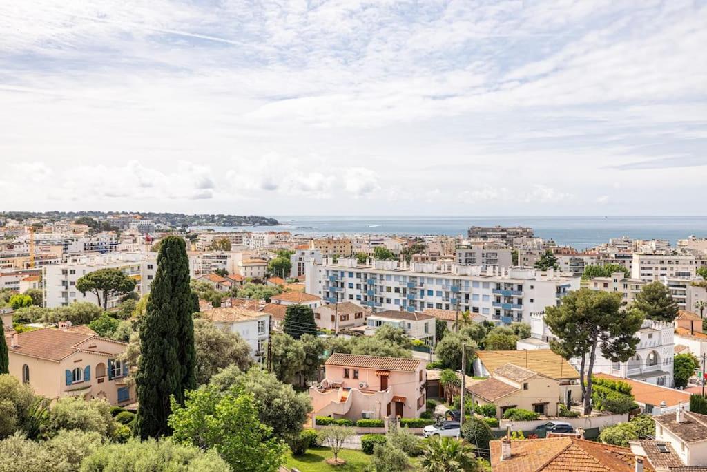 Elegant 2 Bed Apt with Pool in Juan Les Pins