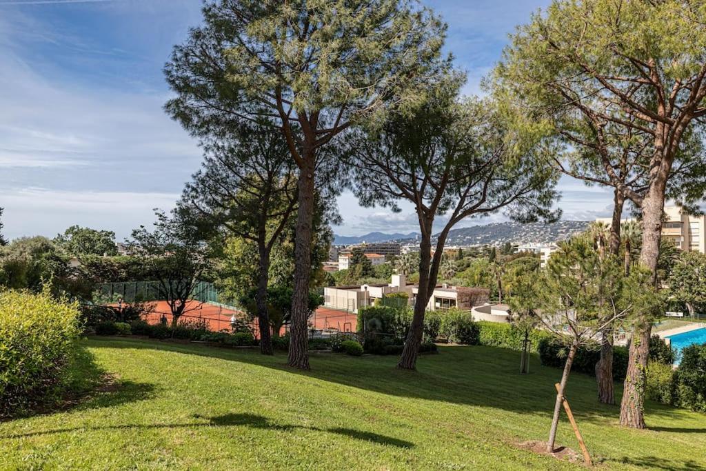 Elegant 2 Bed Apt with Pool in Juan Les Pins