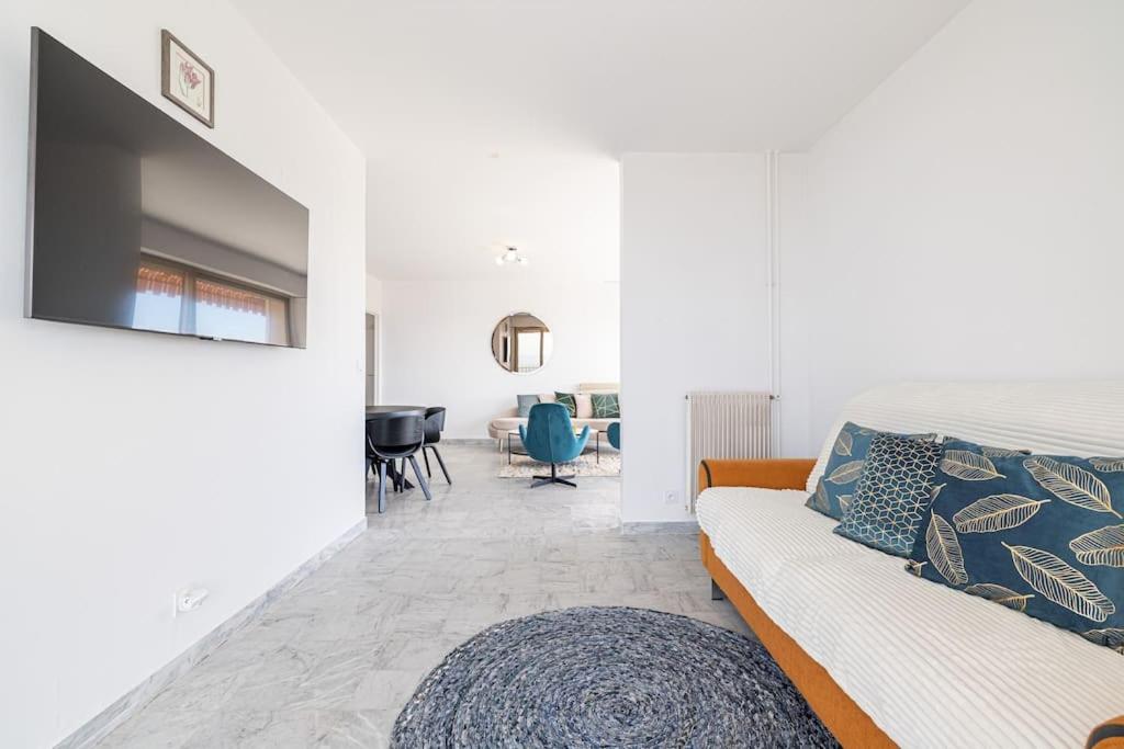 Elegant 2 Bed Apt with Pool in Juan Les Pins