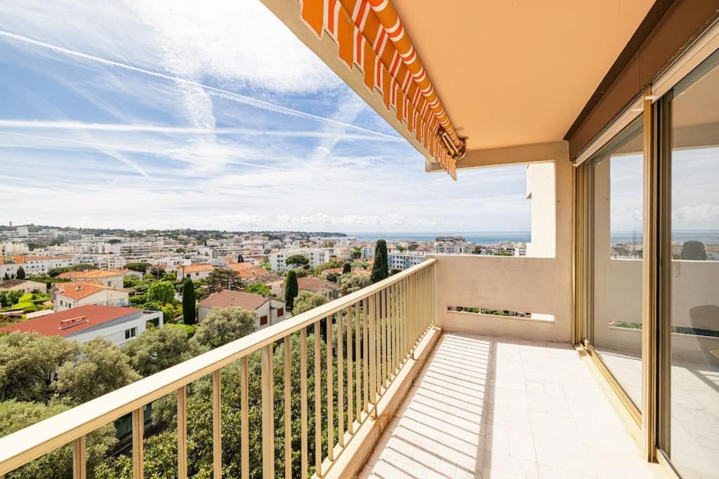 Elegant 2 Bed Apt with Pool in Juan Les Pins