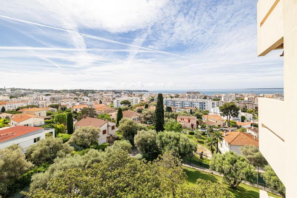 Elegant 2 Bed Apt with Pool in Juan Les Pins
