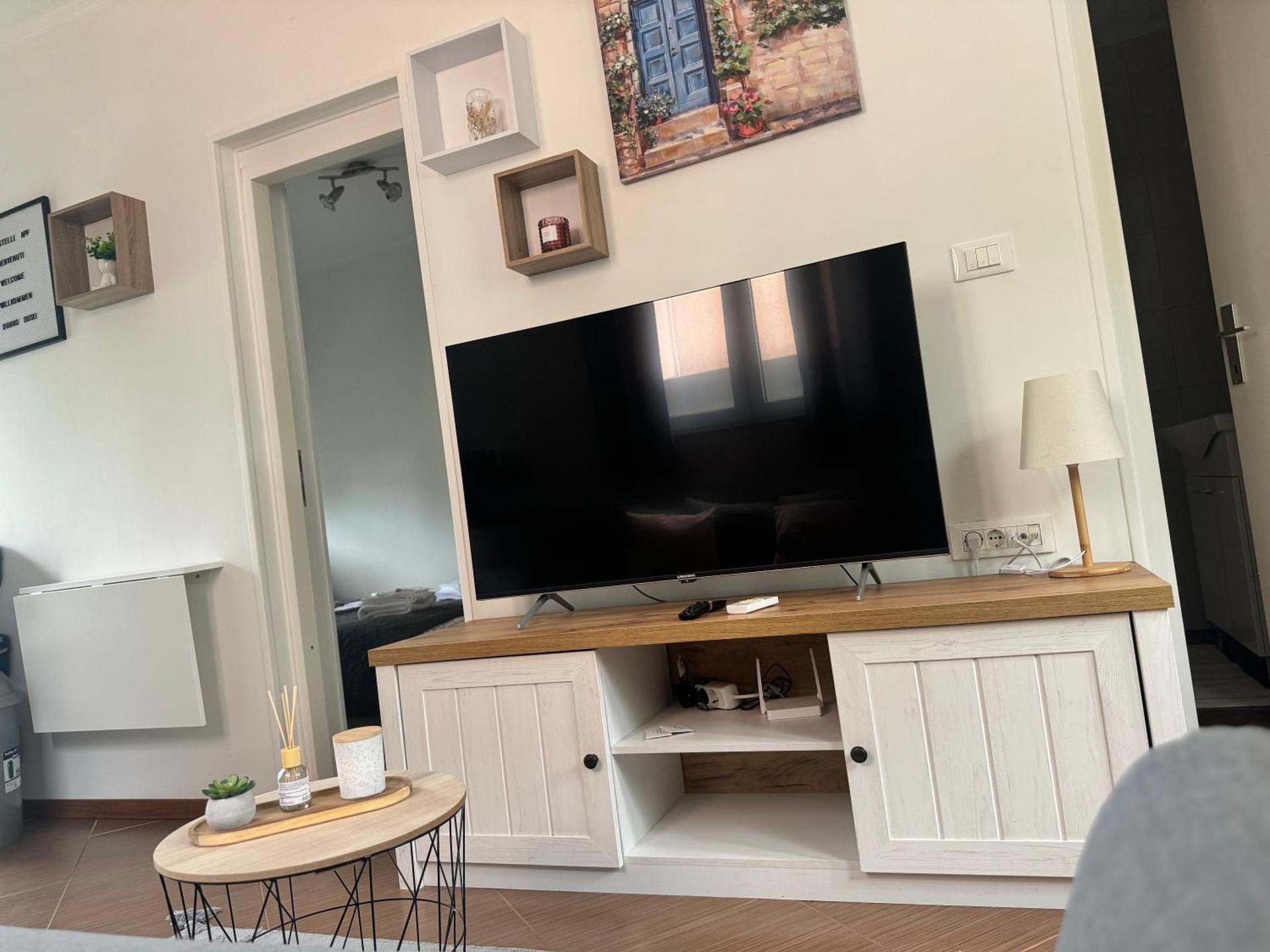 Communal lounge/ TV room