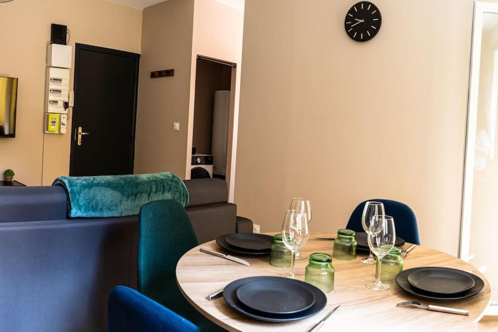 Joli Appart deux pièces climatisé à 300m du théâtre Antique