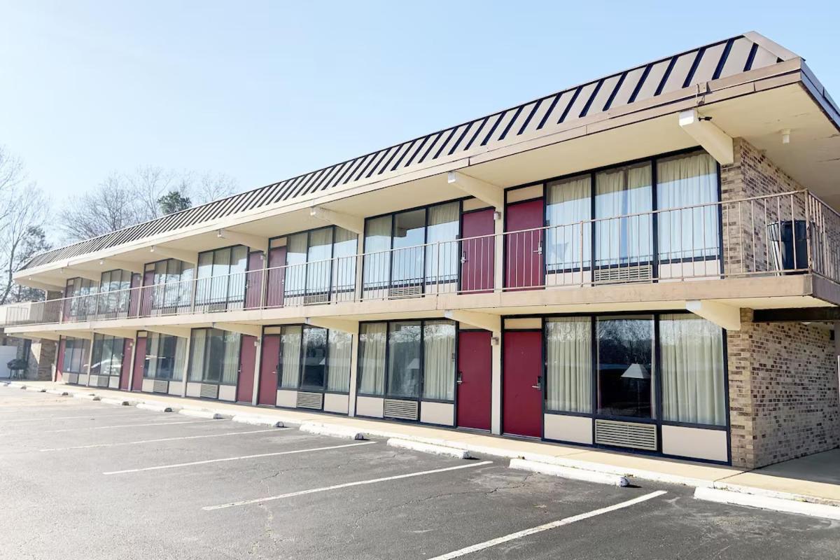 Paris Inn and Suites