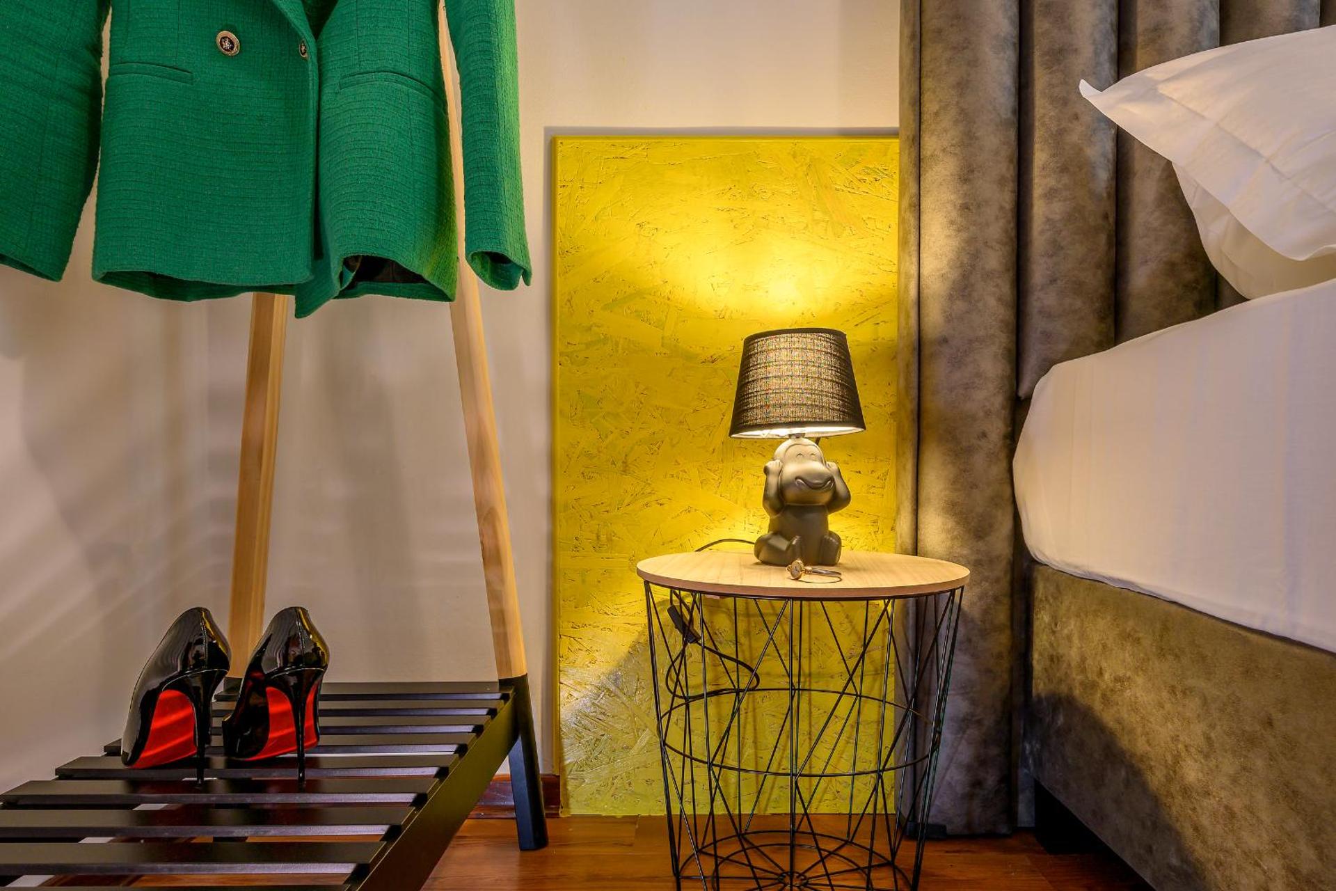 Yellow house with private parking