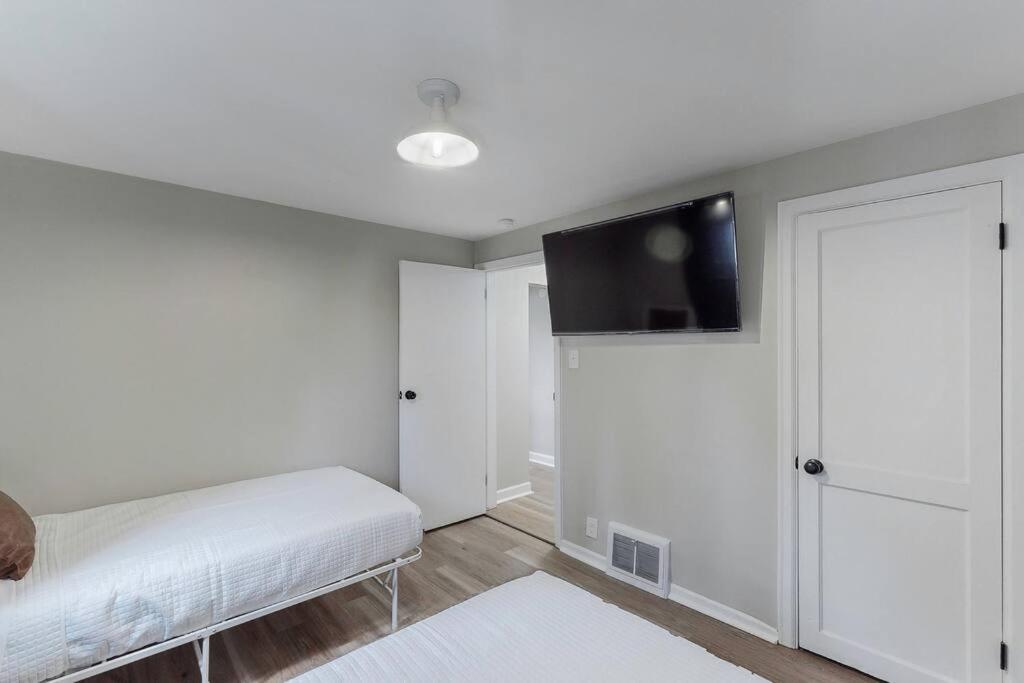 Touchdown Bungalow-Charming HOF Village Home