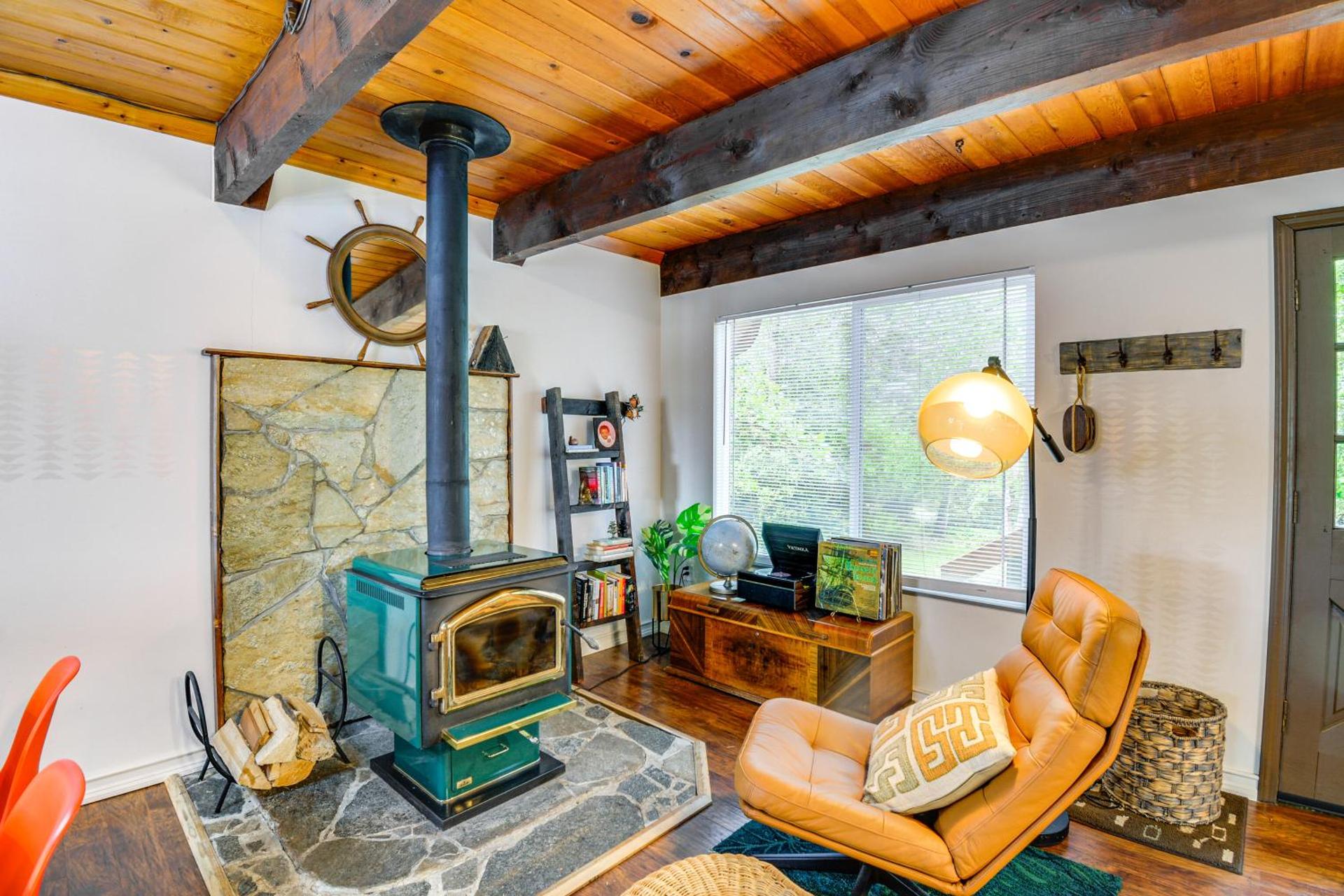 Coastal Cabin with Puget Sound and Rainier Views!