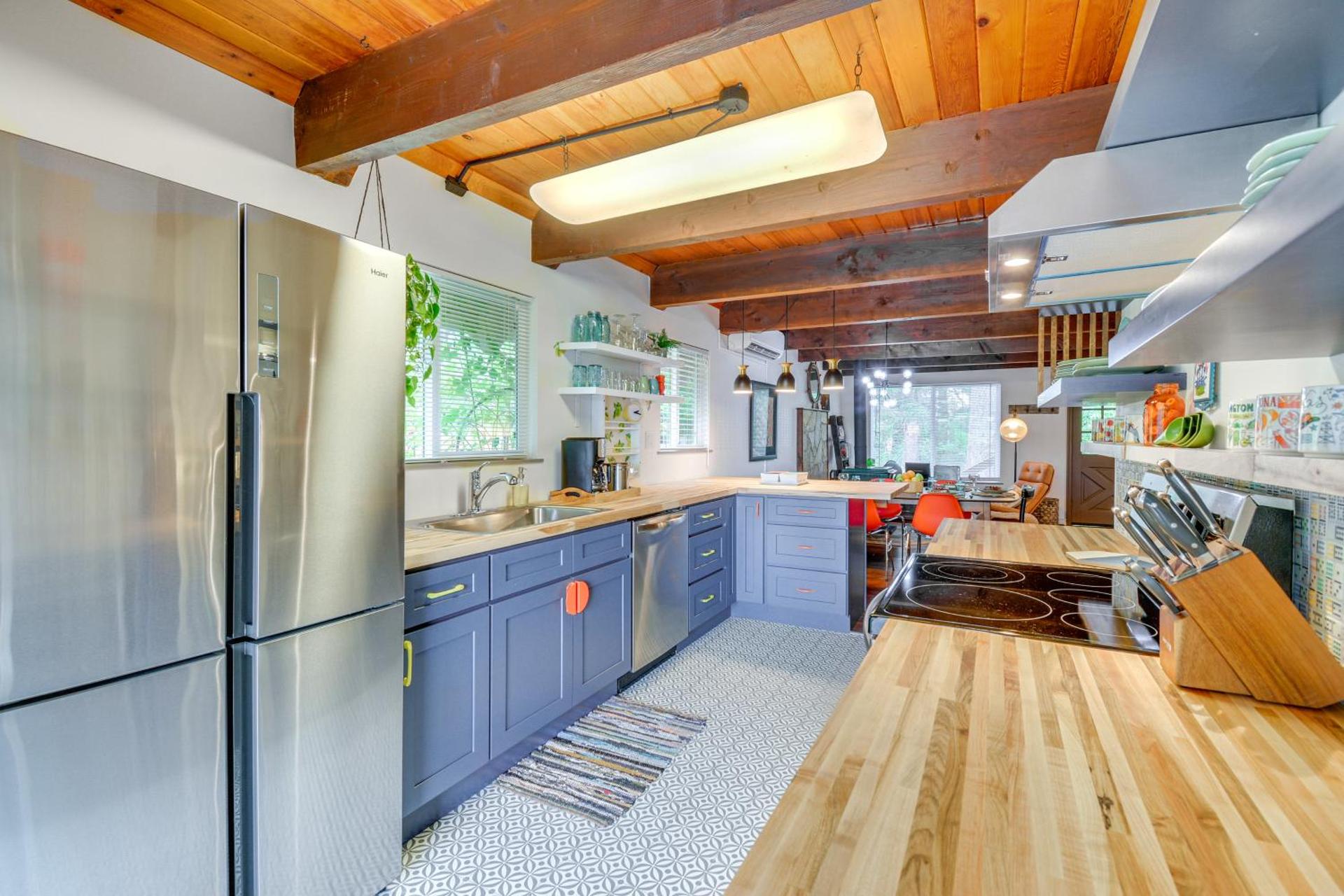 Coastal Cabin with Puget Sound and Rainier Views!