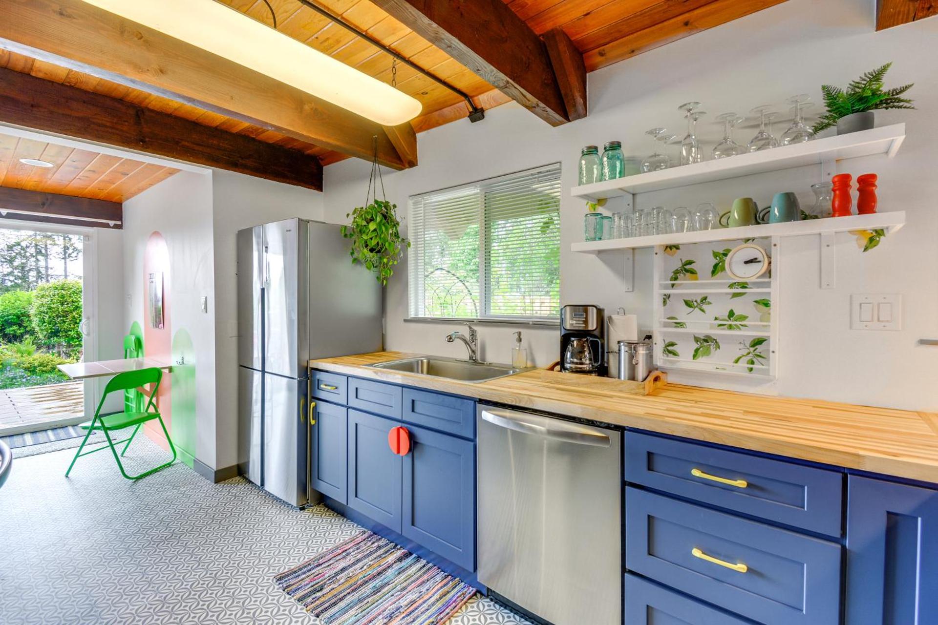 Coastal Cabin with Puget Sound and Rainier Views!