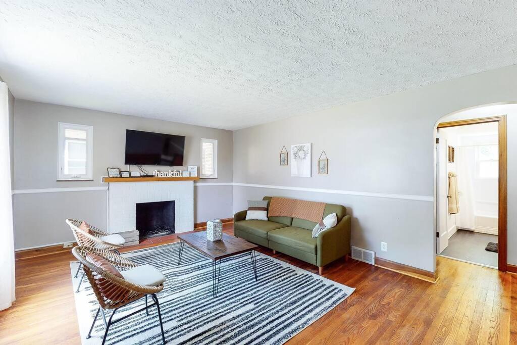 Home Champions-HOF Village Comfort