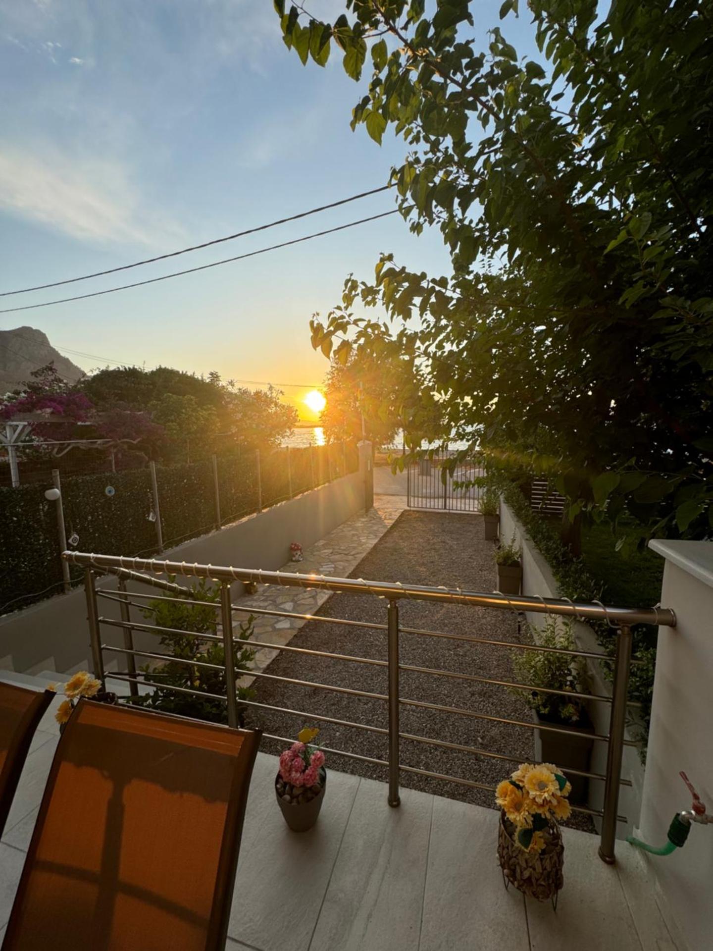 Akrotiri Luxury Suites