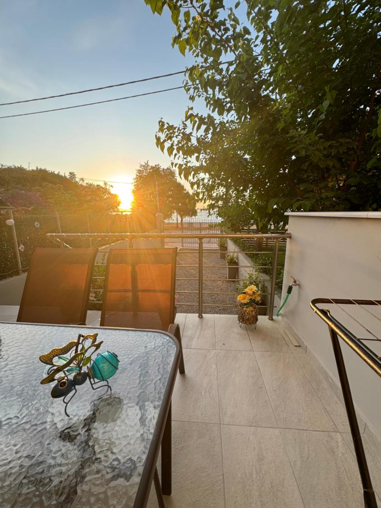 Akrotiri Luxury Suites