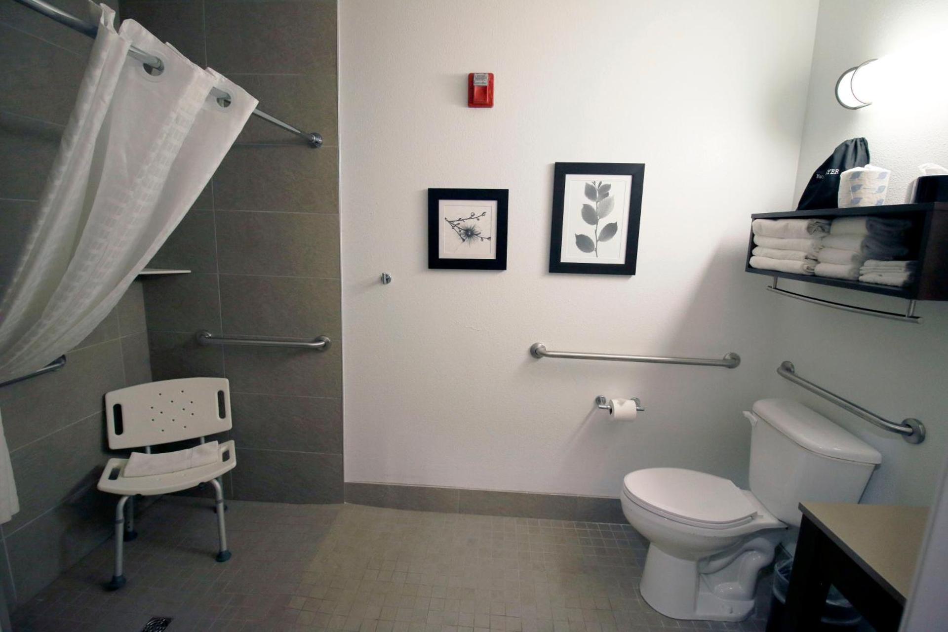 King Room - Disability Access/Non-Smoking